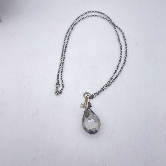 Lucy's inspired Chrome Crystal drop pendant w/key on leather rope Necklace - Picture 3 of 3